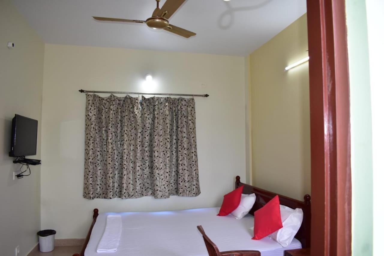 Hotel Lovely Inn ! Puri プリ エクステリア 写真